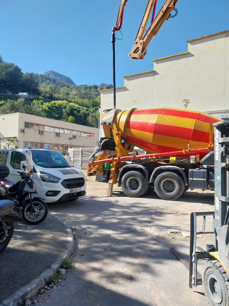 MACONNERIE - MUR DE SOUTENEMENT - MENTON - PARKING MAGASIN MATEST STORE - 06 Goudronnage