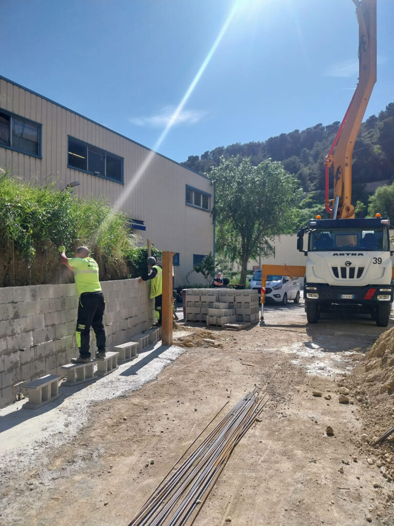 MACONNERIE - MUR DE SOUTENEMENT - MENTON - PARKING MAGASIN MATEST STORE - 06 Goudronnage