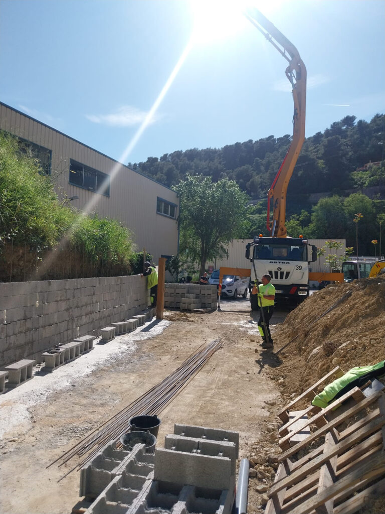 MACONNERIE - MUR DE SOUTENEMENT - MENTON - PARKING MAGASIN MATEST STORE - 06 Goudronnage