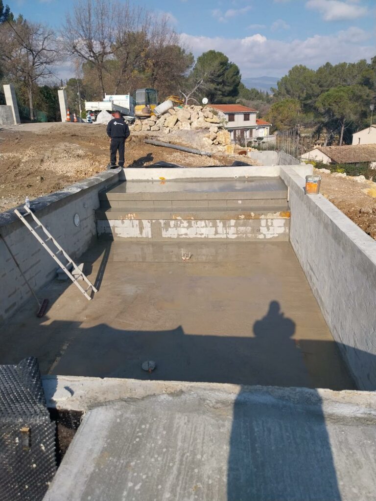 MACONNERIE - COULAGE PISCINE - LA ROQUETTE SUR SIAGNE - 06 Goudronnage