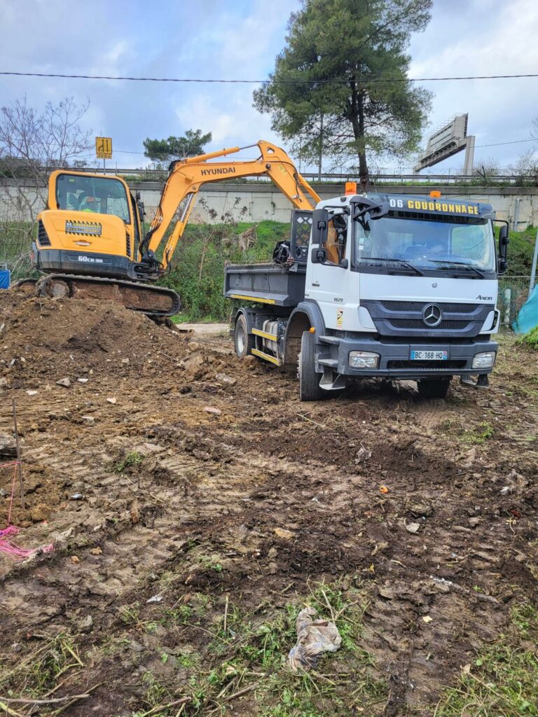 TERASSEMENT TERRE EXCAVATION - BIOT - 06 Goudronnage